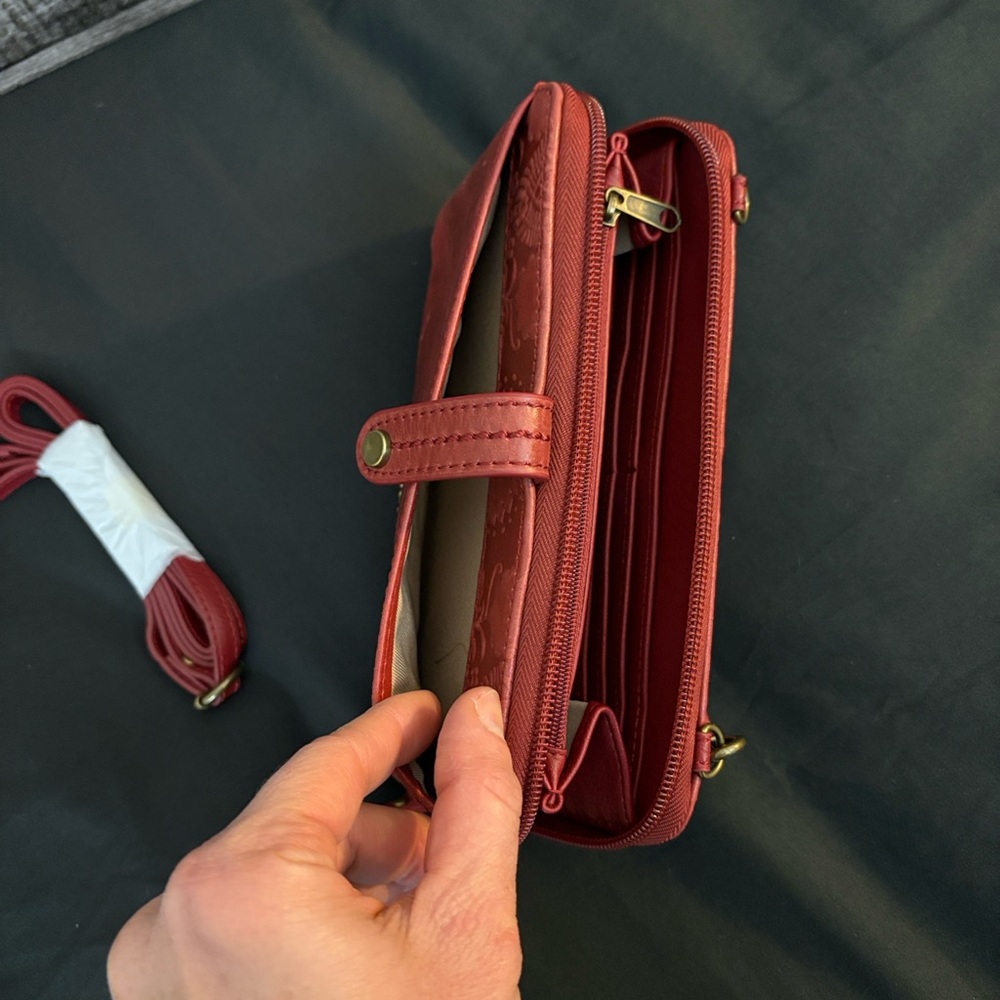 NWOT The Sak Red Leather Convertible Crossbody Wristlet Wallet - Picture 7 of 8